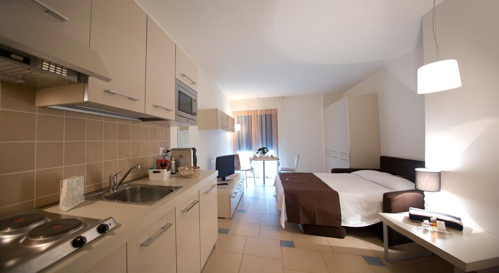Lacroma Aparthotel Grado Chambre photo